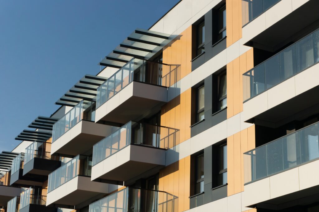 modern,apartment,building,against,a,clear,blue,sky.,residential,building